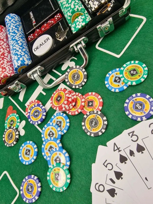 картинка Набор для покера Crown на 200 фишек от магазина Gamesdealer.ru