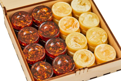 картинка Фишки шашки-нарды цвет коньяк-слоновая кость от магазина Gamesdealer.ru