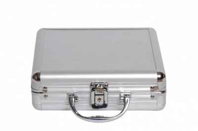 картинка Набор для покера NUTS на 100 фишек от магазина Gamesdealer.ru