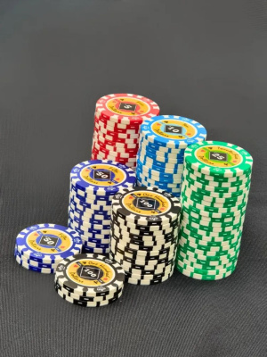 картинка Набор для покера Crown на 200 фишек от магазина Gamesdealer.ru