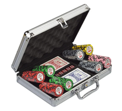 картинка Набор для покера Black Crown на 200 фишек от магазина Gamesdealer.ru