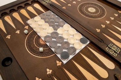 картинка Нарды резные "Олень 1", Simonyan от магазина Gamesdealer.ru