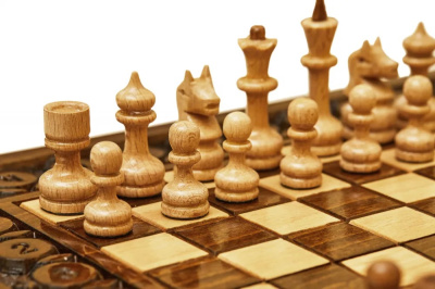 картинка Шахматы + нарды резные с гранатами 60, Haleyan от магазина Gamesdealer.ru