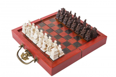 Шахматы "Династия Цинь" в кейсе