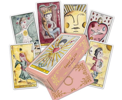 картинка Карты Таро "Tarot de Luz by Aitor Saraiba" Fournier / Колода Света от магазина Gamesdealer.ru