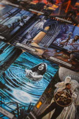 картинка Карты Таро "Tarot of the Vampires" Llewellyn / Таро Вампиров от магазина Gamesdealer.ru