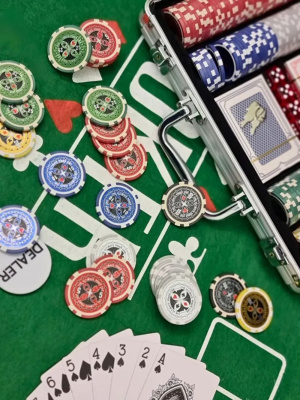 картинка Набор для покера Ultimate 2.0 на 200 фишек. от магазина Gamesdealer.ru