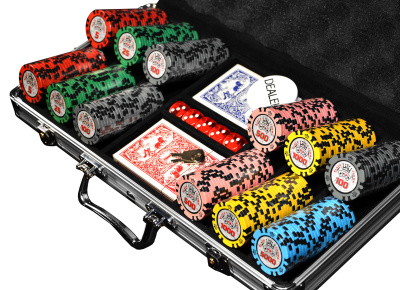 картинка Набор для покера Black Crown на 300 фишек от магазина Gamesdealer.ru