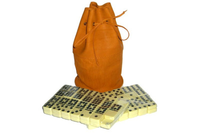 картинка Домино в рыжем кожаном мешочке (9 точек) от магазина Gamesdealer.ru