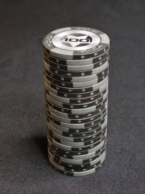 картинка Фишки для игры в покер Black Stars номиналом 100 (25шт) от магазина Gamesdealer.ru
