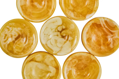 картинка Фишки шашки-нарды цвет коньяк-слоновая кость от магазина Gamesdealer.ru