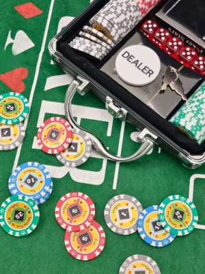 картинка Набор для покера Crown на 100 фишек от магазина Gamesdealer.ru