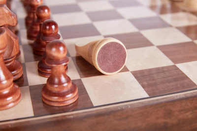 картинка Стол ломберный шахматный "Классический", 2 табурета, Ustyan от магазина Gamesdealer.ru