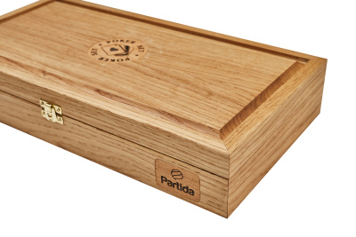 картинка Дубовый кейс на 300 фишек от магазина Gamesdealer.ru