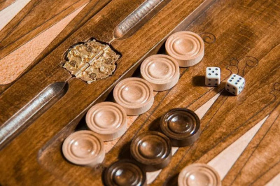 картинка Нарды резные "Герб Грузии", Mkhitaryan от магазина Gamesdealer.ru