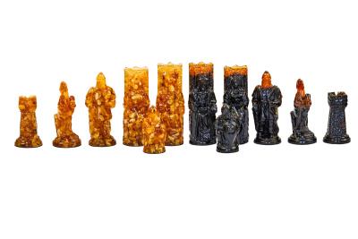 Шахматные фигуры из янтаря большие "Резные" для ларца 50*50
