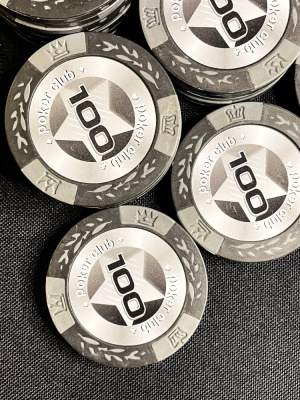 картинка Фишки для игры в покер Black Stars номиналом 100 (25шт) от магазина Gamesdealer.ru